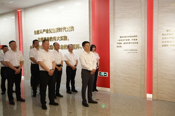 9782241eb9c523cf7710e624a33ef47